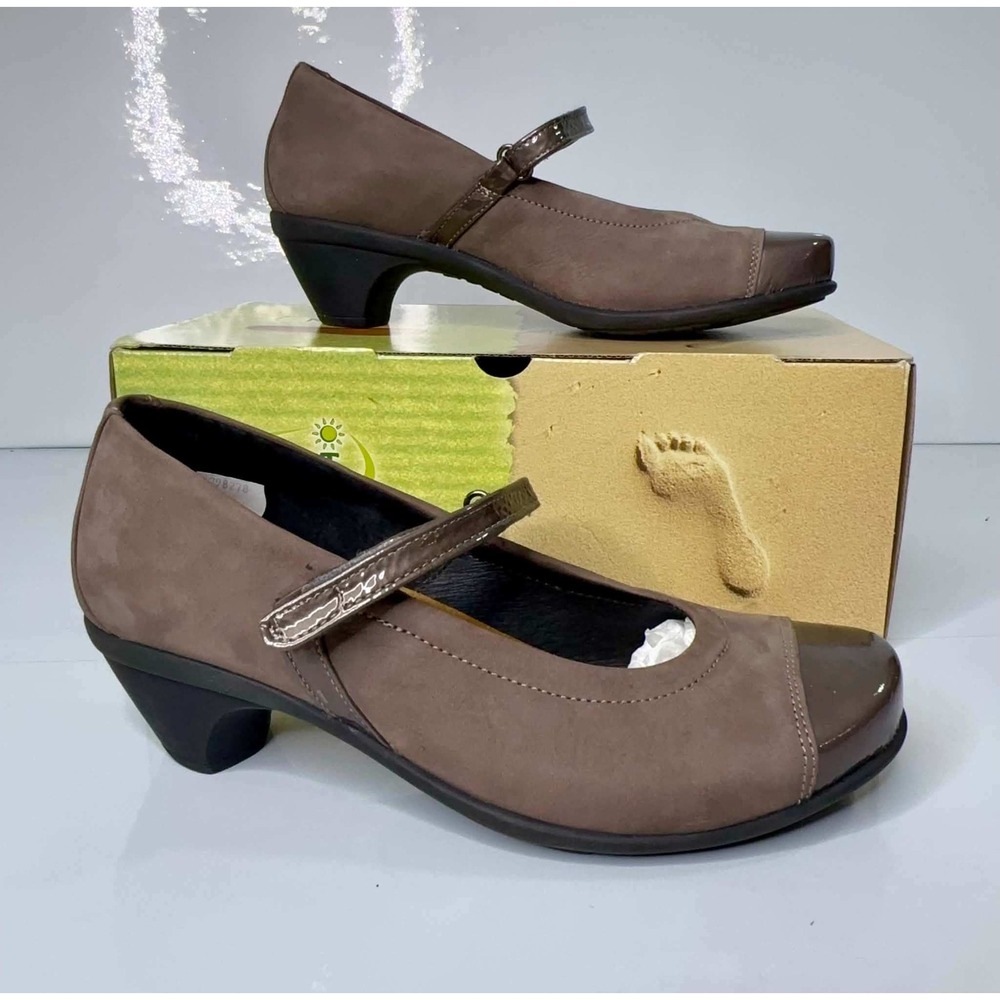 Naot Flare Mary Jane Heels Women's Size 38 US 7 Shiitake Nubuck Leather Retro